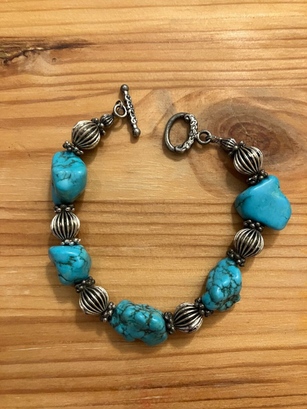 Ladies' Southwestern Bracelet Turquoise nugget silver-toned beads toggle clasp